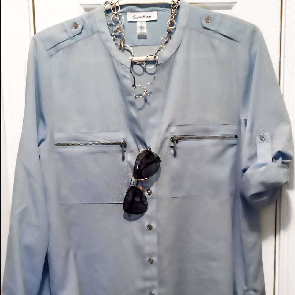 CALVIN KLEIN BUTTON UP TOP